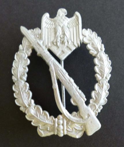 Third Reich : Infantry Assault Badge in Silver (Infanterie Sturmabzeichen in Silber).