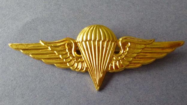 Jordan : Army parachutists basic qualification wings insignia.