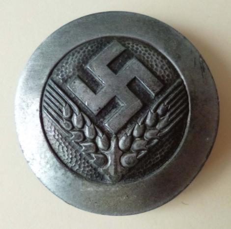 Third Reich : Reichsarbeitsdienst der weiblichen Jugend (RADwJ) female labour service gorget brooch-badge for an Arbeitsmaid.