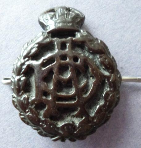 WW2 Army Dental Corps black plastic/bakelite economy cap badge (King's crown).