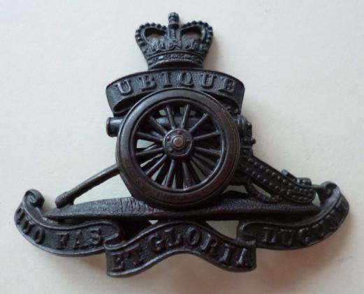 Royal Artillery Officers' Queen's crown Service-dress cap badge.