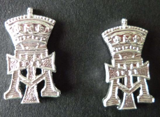 Green Howards pair of enlisted ranks Staybrite collar badges.