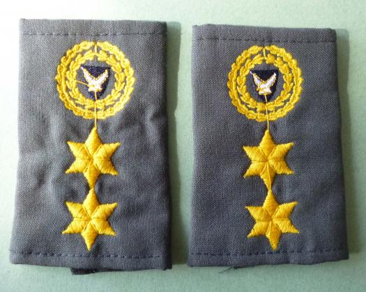 Greece : Army Colonel's pair of epaulette rank slip-ons.