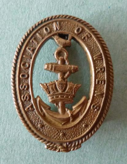 Women's Royal Naval Service 'Association of Wrens' pin-back lapel badge.
