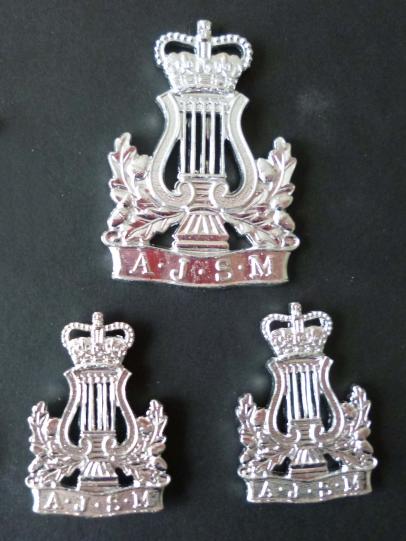 Army Junior School of Music Queen's crown cap-badge and collar badge pair.
