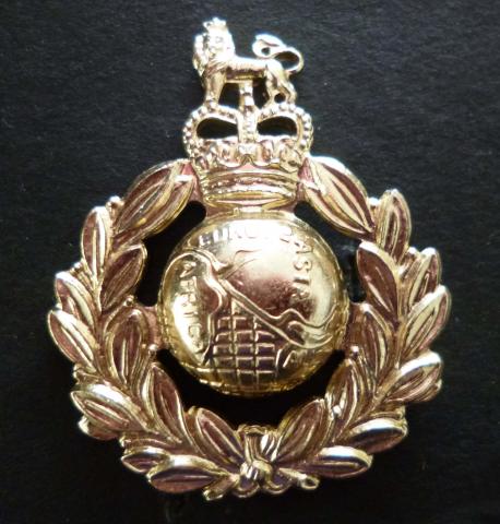 Royal Marines Staybrite Queen's crown Cap Badge.