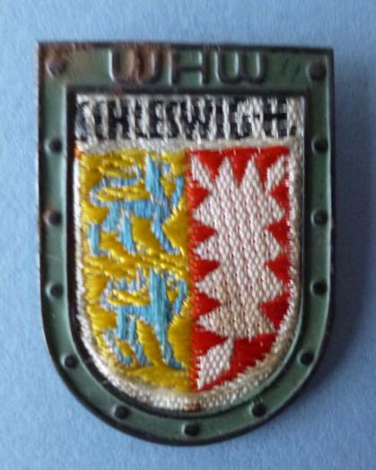 Third Reich : Winterhilfswerk donation badge.
