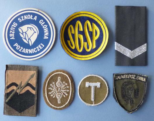 Various : Small collection of 7 foreign cloth badges.