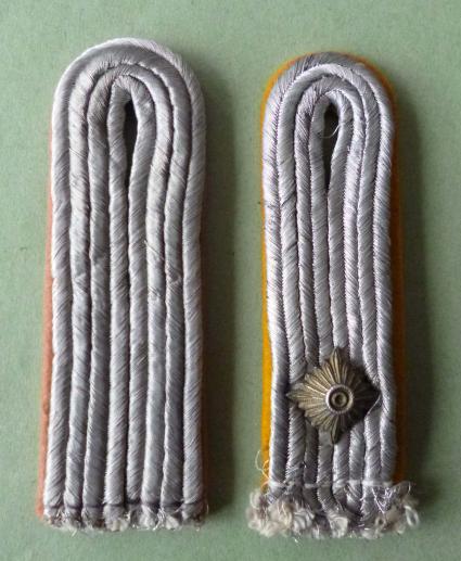 Third Reich : Two Different Luftwaffe Officer's Epaulettes, Stitch-in types.