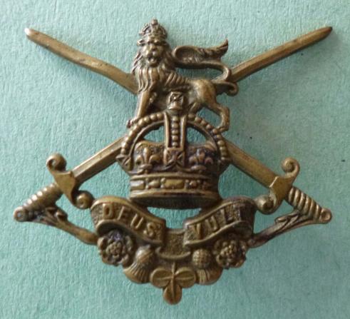 Infantry Training Battalion / Junior Leaders King's crown Cap Badge.