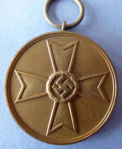 Third Reich : 1939 War Merit Medal (Kriegsverdienstmedaille).