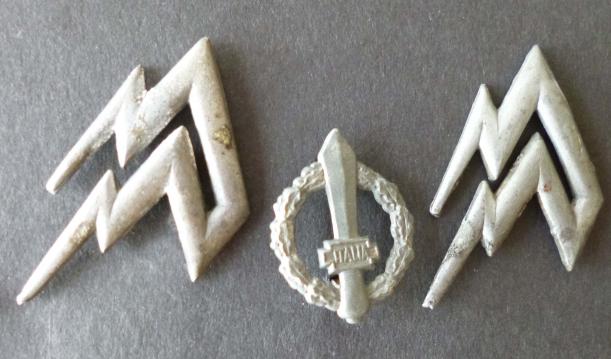 Italy : WW2 Collar Badges of the Fascist GNR (Guardia Nazionale Republicana).