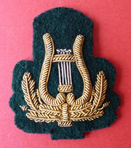 Army or R.Marines Bandsman / Musician un-crowned Gold-wire on Dark-green Arm-badge.