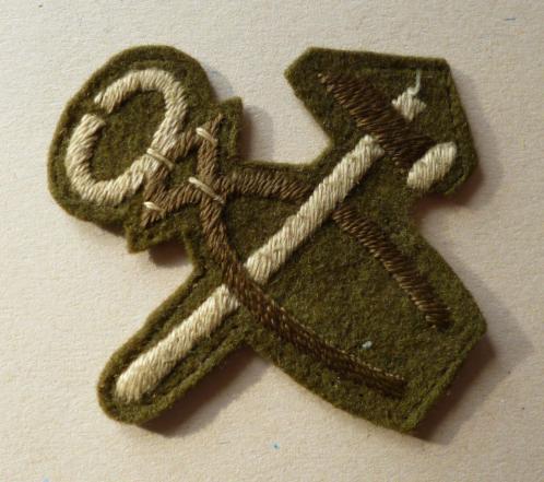 Army Fitter / Artificer's Hand-embroidered Trade Qualification  Arm-badge.