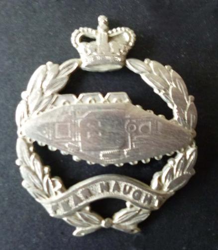 Royal Tank Regiment Queen's crown Cap-badge.