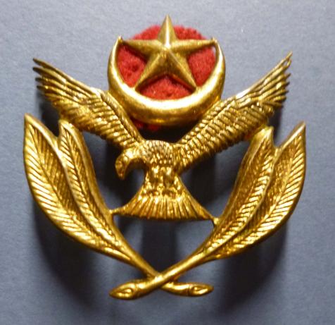 Pakistan : Air Force Warrant Officer's Cap badge.