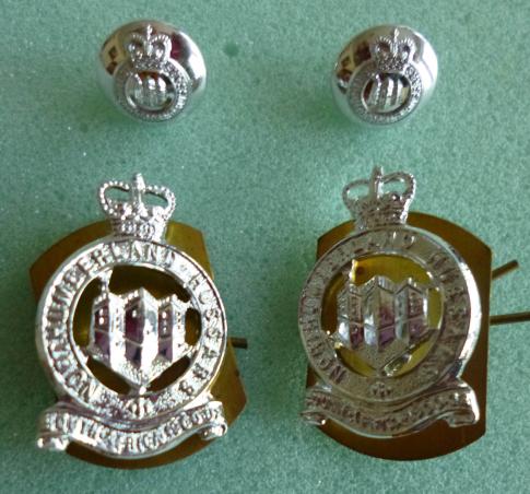 Northumberland Hussars Pair of Staybrite Queen's crown Collar Badges and two NH Buttons..