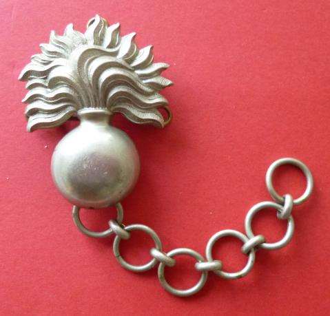 Guards ? Cloak/Cape-clasp in White Metal.