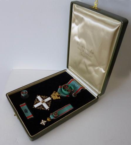 Italy : Italian Officer of The Order of Merit of the Italian Republic (Ordine al Merito della Repubblica Italiana) complete with Miniatures, etc in Fitted Presentation Case.