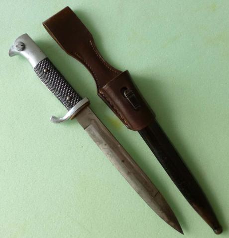 Third Reich : Wehrmacht / Luftwaffe NCO's Short-pattern Dress-bayonet with Scabbard and Brown Leather Frog .