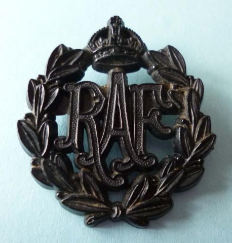 WW2 Royal Air Force Plastic War-economy Cap-badge.