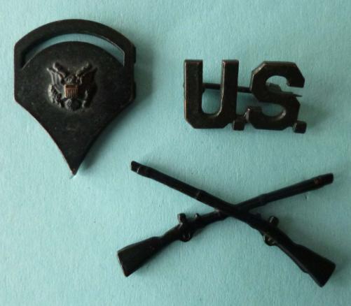 USA : Group of Three US Army (Vietnam-era) Collar-badges.