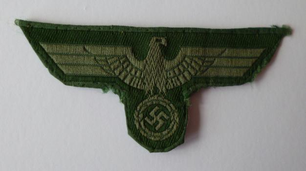 Third Reich : Wehrmacht / Heer (Army) Enlisted-ranks' BEVo Eagle & Swastika Field -cap emblem.