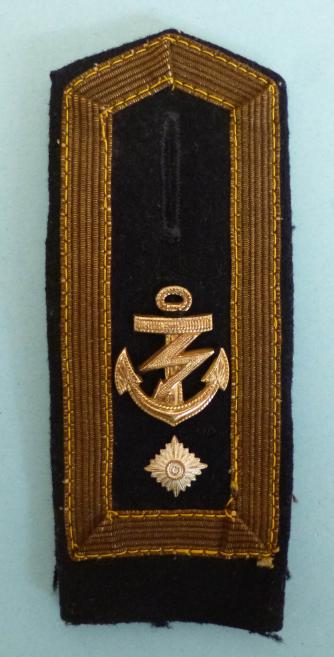 Third Reich : Kriegsmarine Single Stitch-in Epaulette for a Funkmeistermaat.