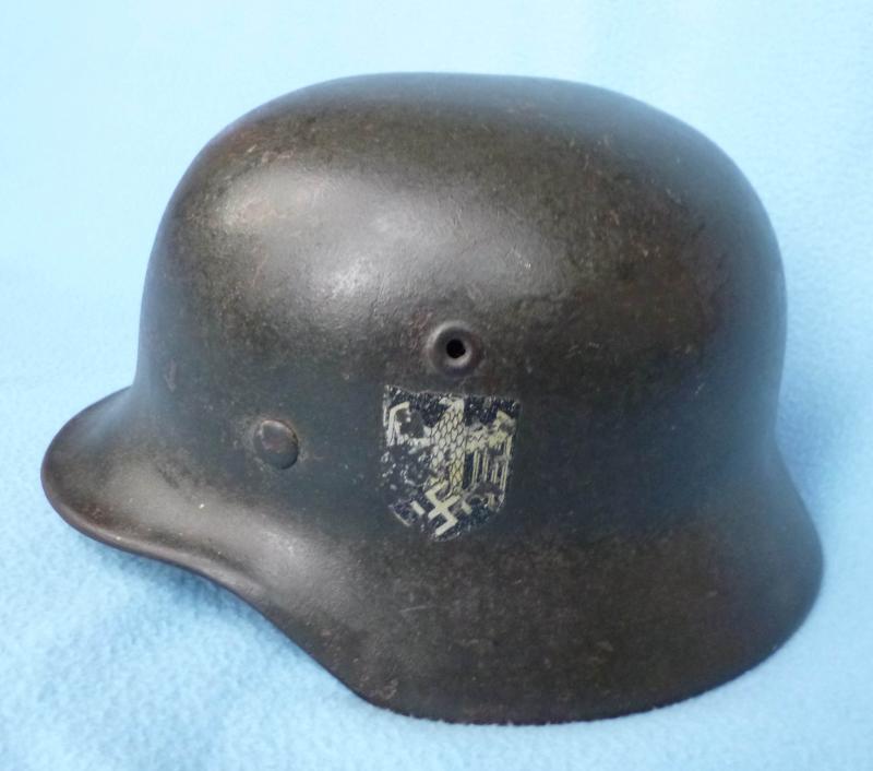 Third Reich : Wehrmacht Heer (Army) M40 Double-decal Steel-helmet.