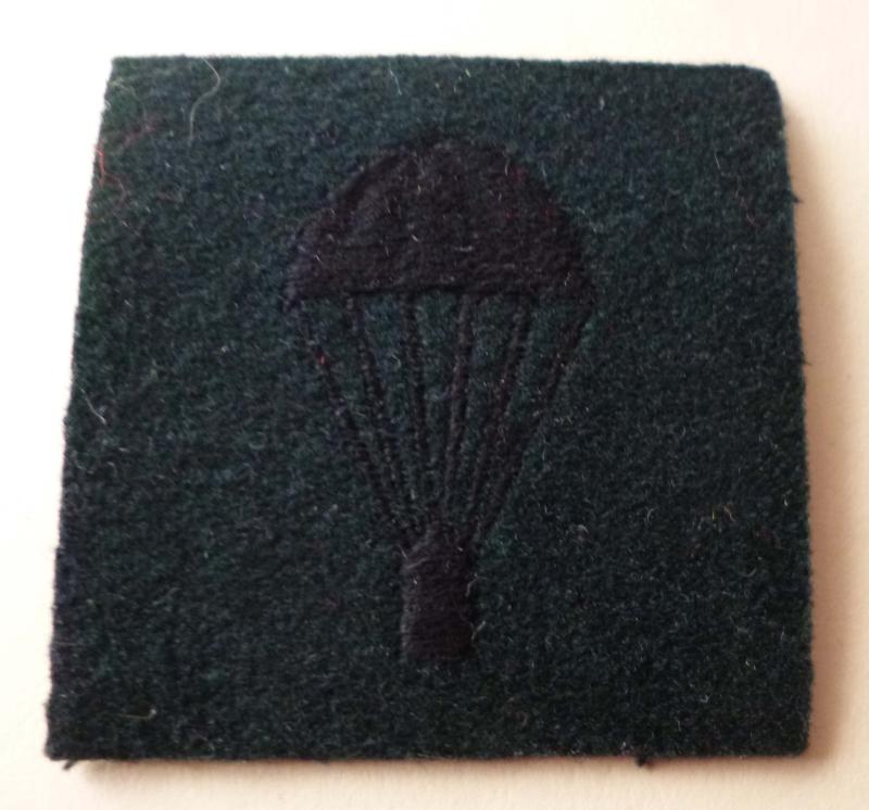 Army Royal Ulster Rifles Qualified Parachutist's Arm-badge.