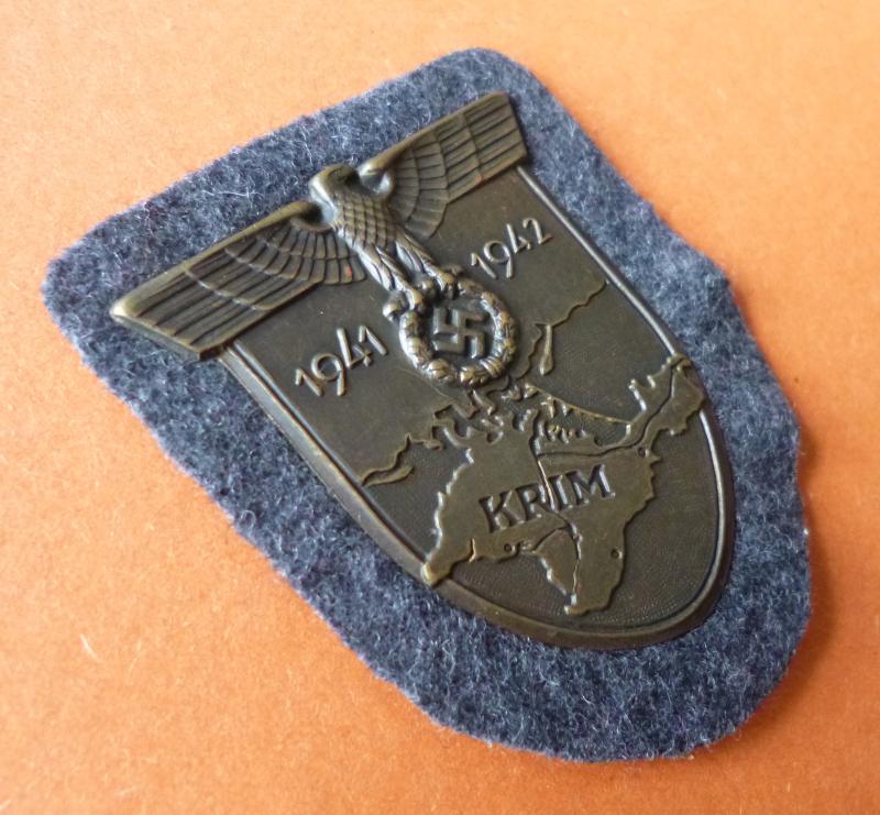 Third Reich : Crimea Battle Shield (Krimschild) 1941/42 on Luftwaffe Cloth Backing with Metal Back-plate.