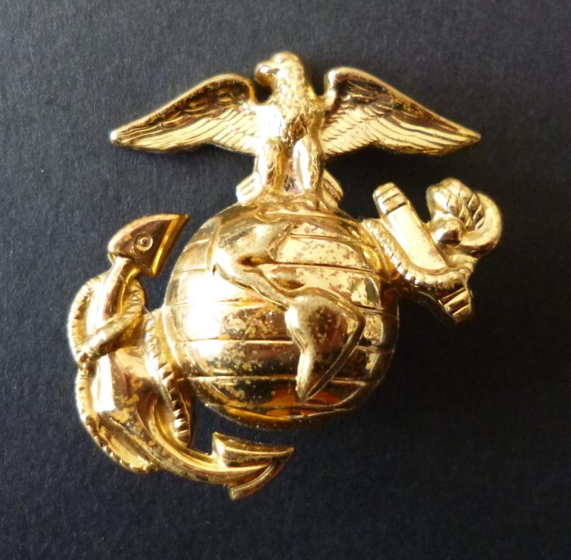 USA :  US Marine Corps Enlisted-ranks' cap-badge.