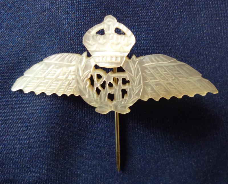 Royal Air Force Mother-of-pearl King's crown Pilot's Wings Sweetheart Stickpin Brooch.