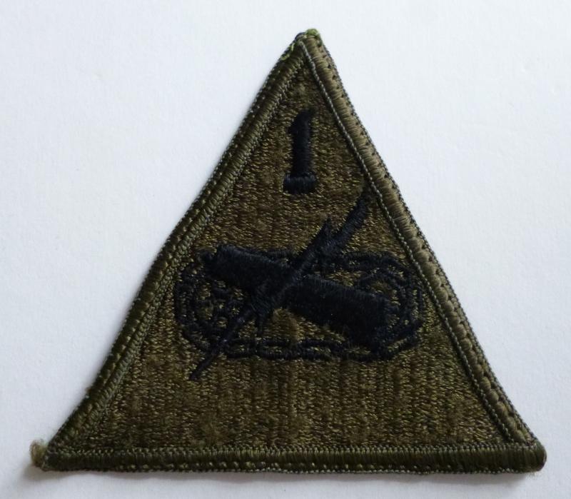 USA : US Army 1st Armoured Division Shoulder-flash - Subdued version.