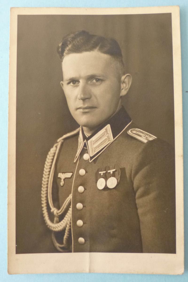 Third Reich : Postcard-photo of an Infantry Leutnant Wearing a Waffgenrock.