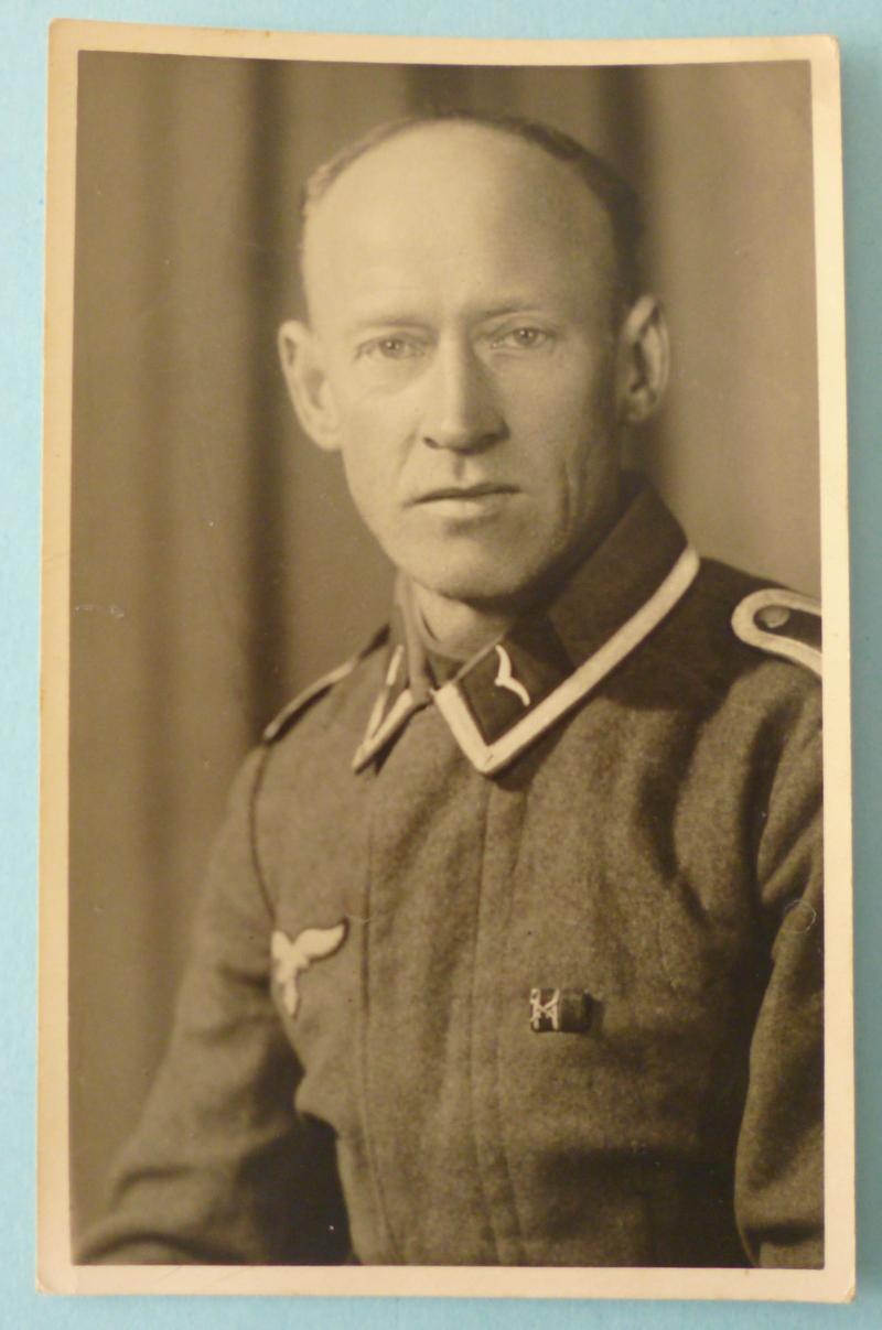 Third Reich : Postcard-sized Portrait Photo of a Luftwaffe Unteroffizier.