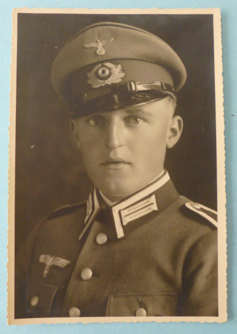 Third Reich : Postcard-sized Portrait Photo of an Army (Heer) NCO.