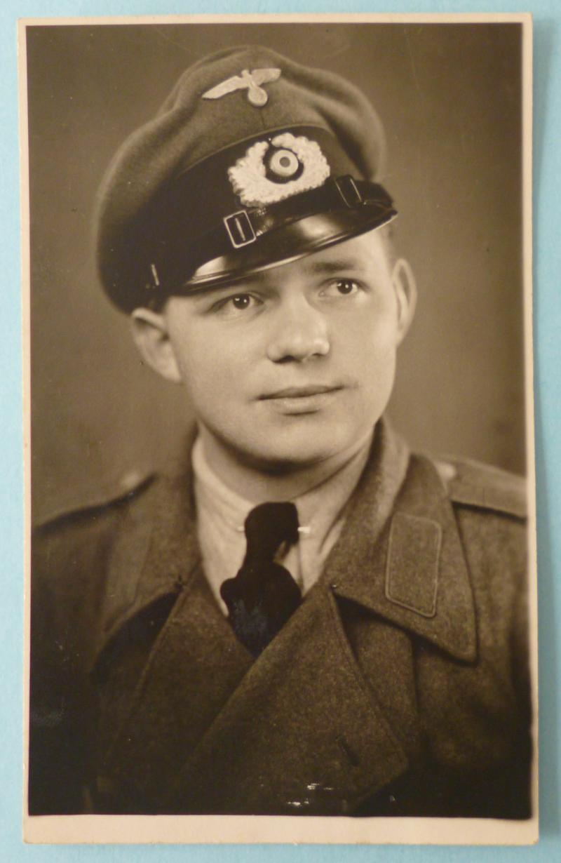 Third Reich : Postcard-sized Portrait Photo of an Army (Heer) Member of an Assault-gun Unit.