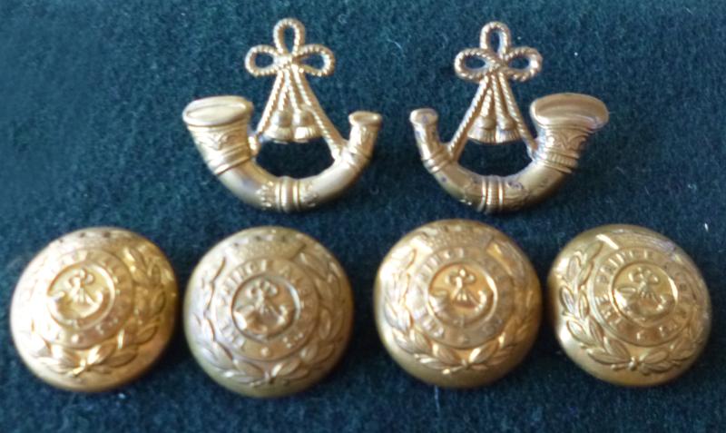 Somerset Light Infantry set of four Brass Buttons and Pair of Brass Bugle Badges.