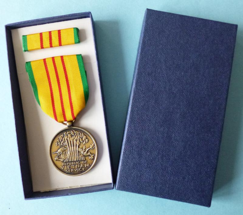 USA : Vietnam Service Medal complete in Original Box.