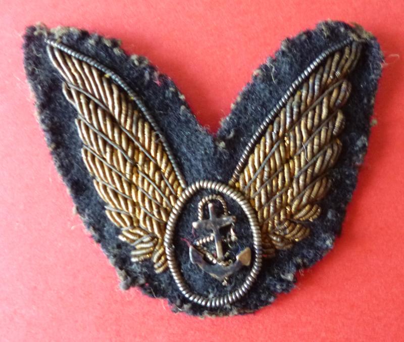 WW2 Fleet Air Arm Telegraphist / Airgunner Gold-wire Wings Armbadge.