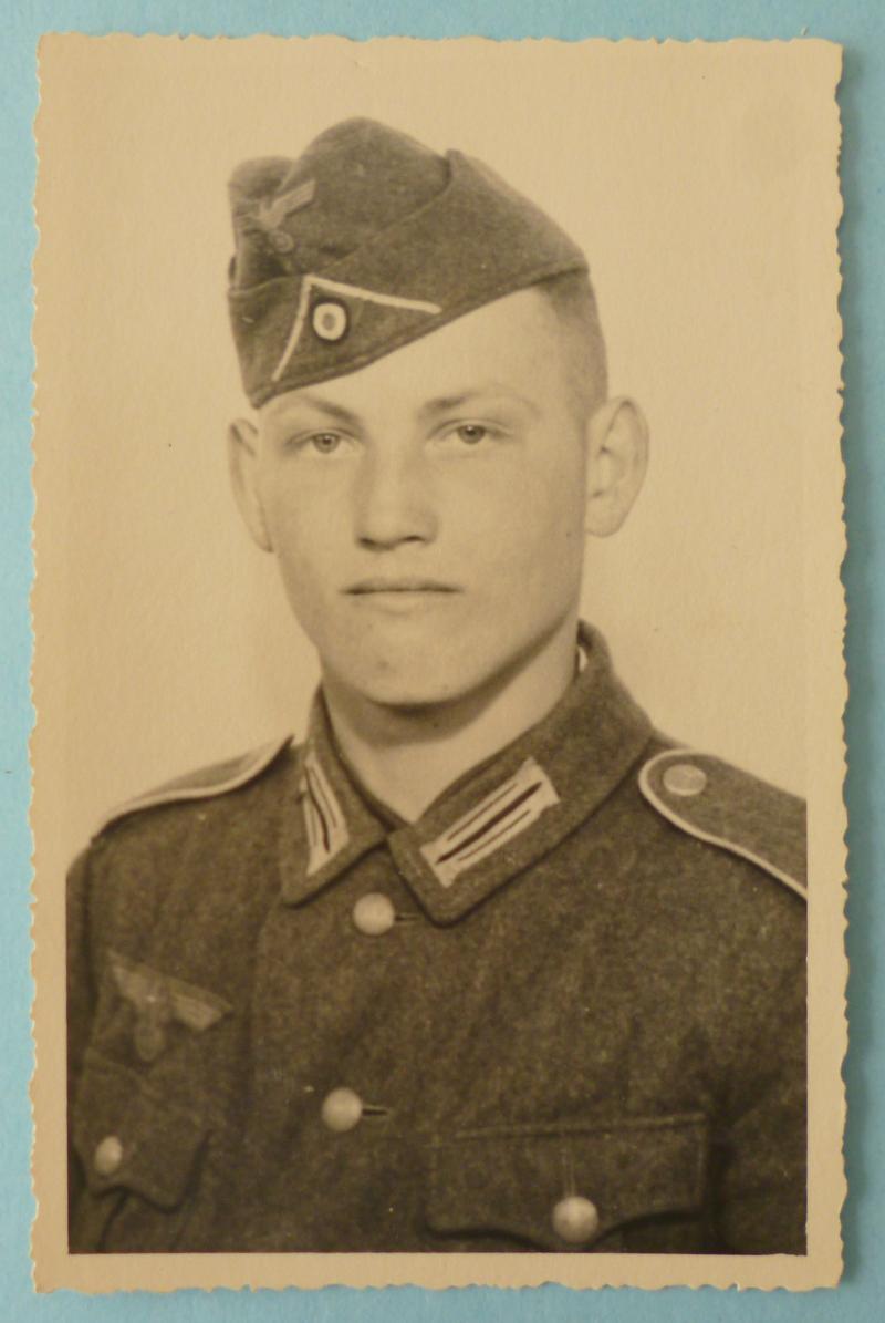 Third Reich : Postcard-size Portrait Photo of a Young Infantry Schütze.
