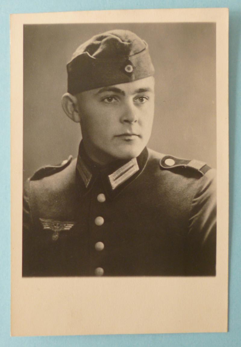 Third Reich : Postcard-size Portrait Photo of an Army Schütze.