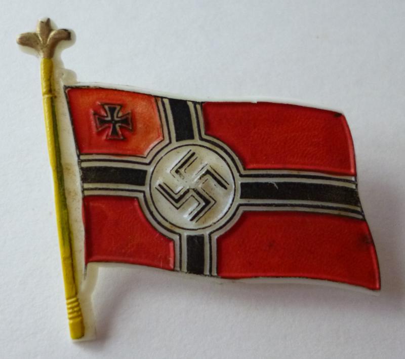 Third Reich : Plastic Portable War-Flag for Kriegsmarine Ships Pin-back Donation Badge.