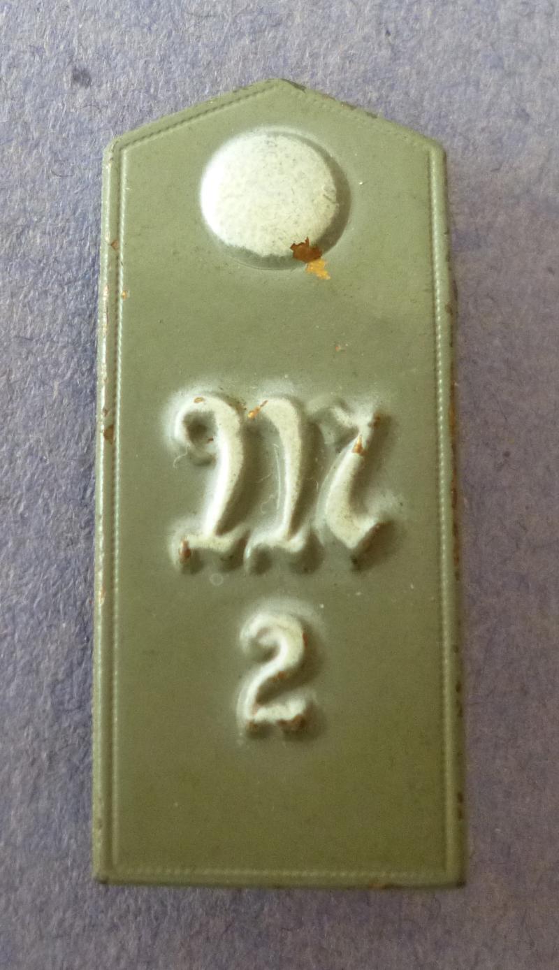 Third Reich : Donation Badge showing an Epaulette of an Infantry Private in the 2nd Machine-gun Battalion.