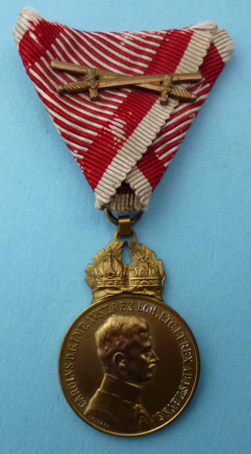 Austria : Emperor Karl WW1 Military Merit Medal (Militärverdienstmedaille) *Signum Laudis