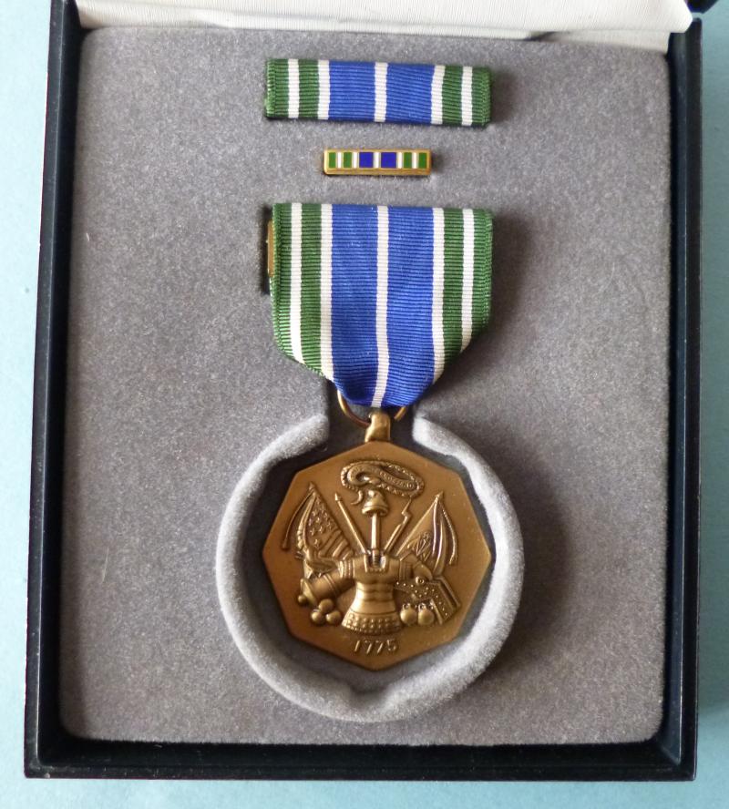 USA :  Army Military Achievement Medal Set Complete in presentation-case.