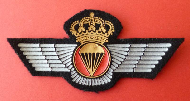 Spain : Post-1977 Parachutist's Wings Breast-badge.