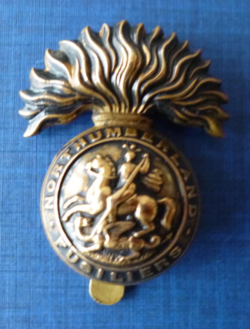 WW1 Northumberland Fusiliers Economy all-brass Cap-badge.