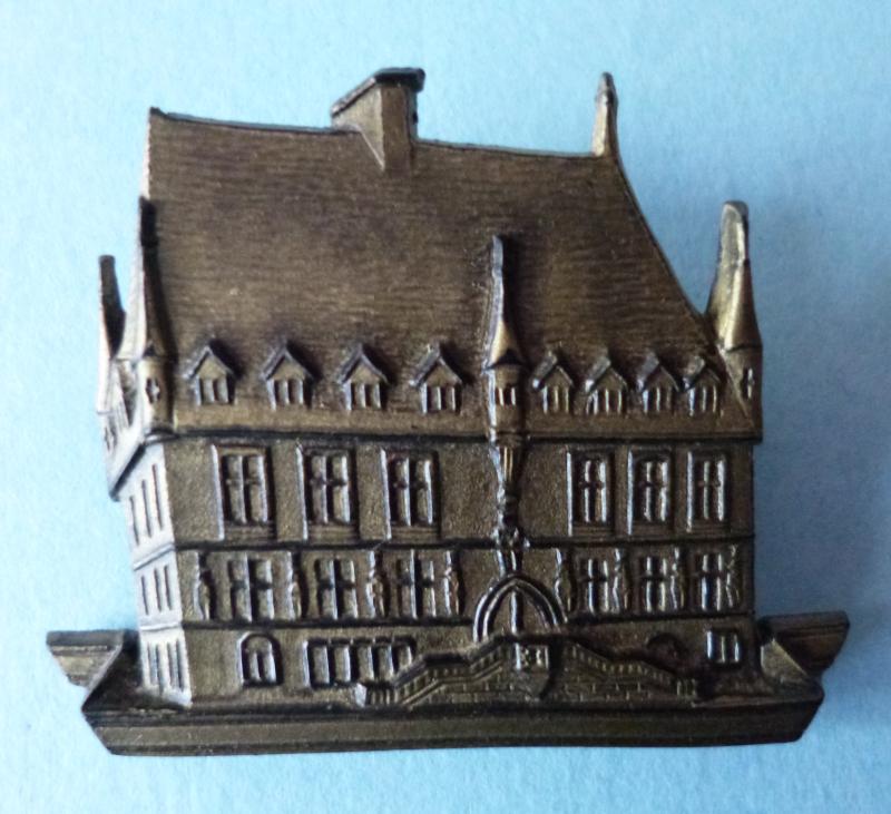 Third Reich : Kriegs-WHW Gau Weser-Ems Plastic Donation-badge in the 1939-40 'Rathaus' Series.